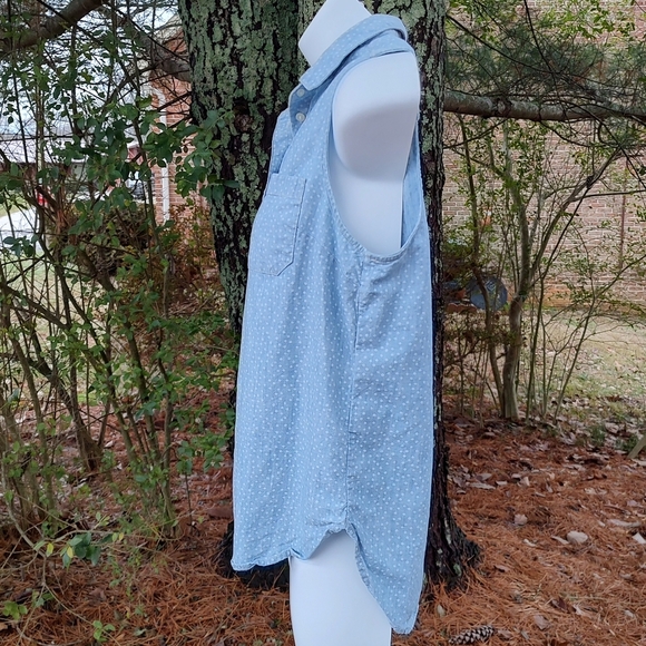 Vintage 90's Levi's Women's Sleeveless Button Up Blue Polka Dot Shirt Size Small - Picture 6 of 9